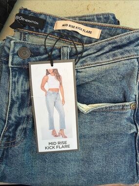 BDG Kick Flare Jeans in Light Blue Wash